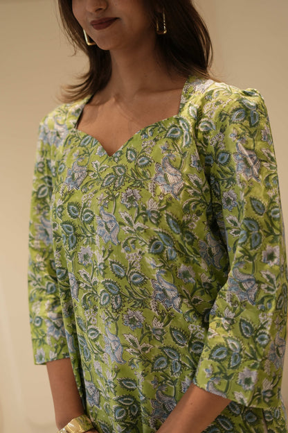 Green Floral Printed Straight Kurta