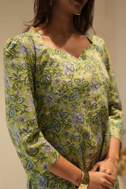 Green Floral Printed Straight Kurta