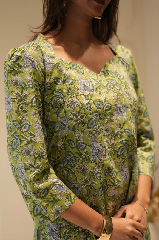 Green Floral Printed Straight Kurta